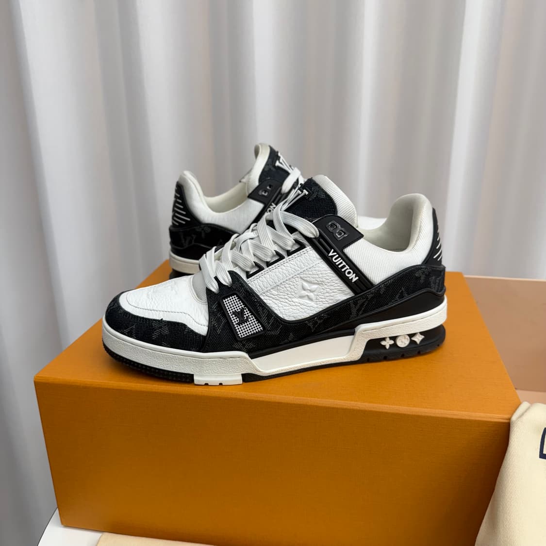 [6] 루이비통 트레이너 스니커즈 블랙 상품이미지6
