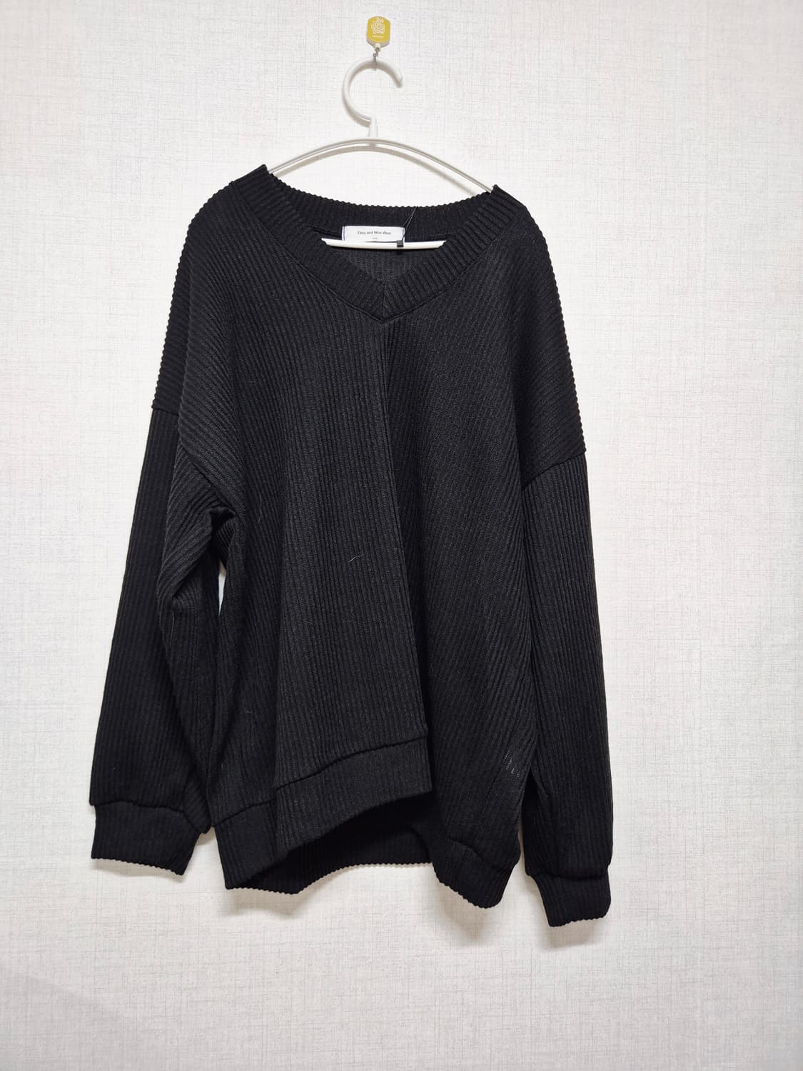 블랙 브이넥 니트 스웨터 상품이미지1