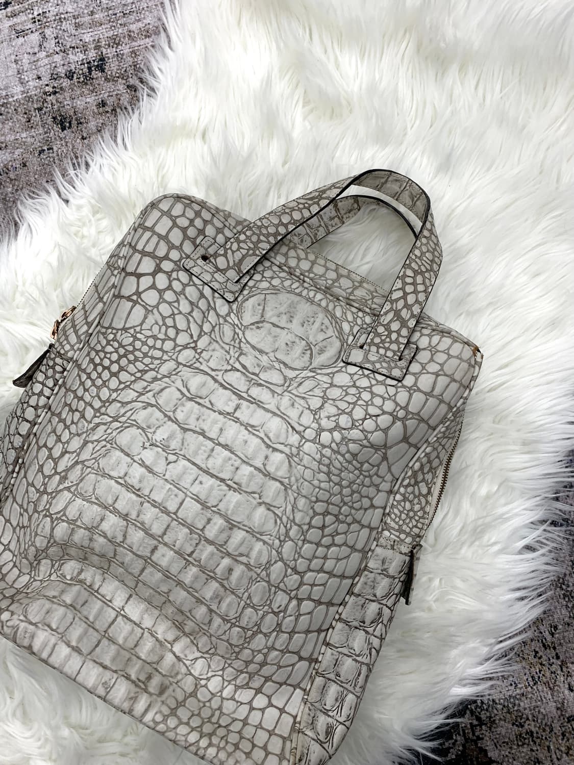 Croc pattern leather back-pack   상품이미지2