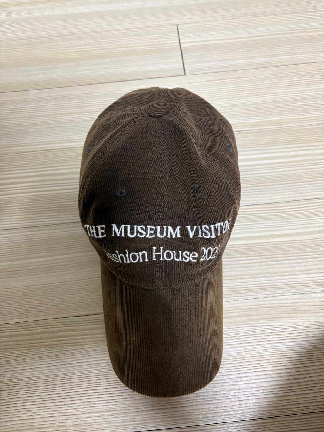 더뮤지엄비지터 볼캡 상품이미지1