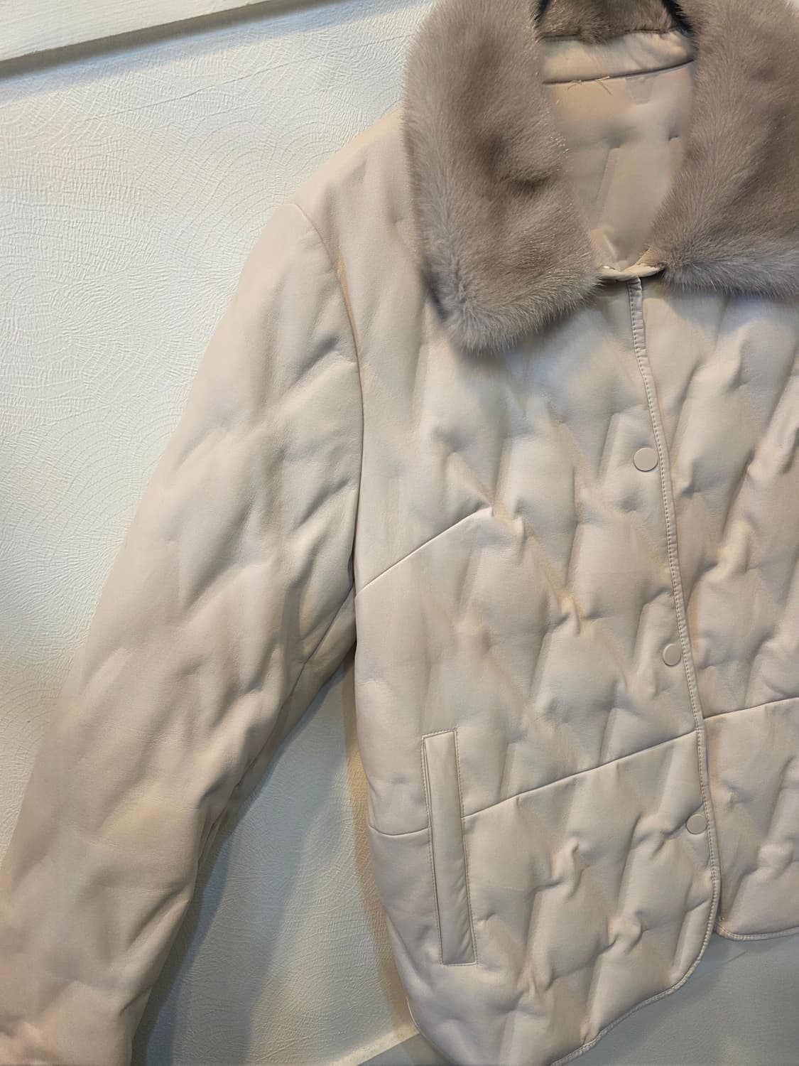 박춘무 밍크 카라 퀼티드 페이크 다운코트 상품이미지4