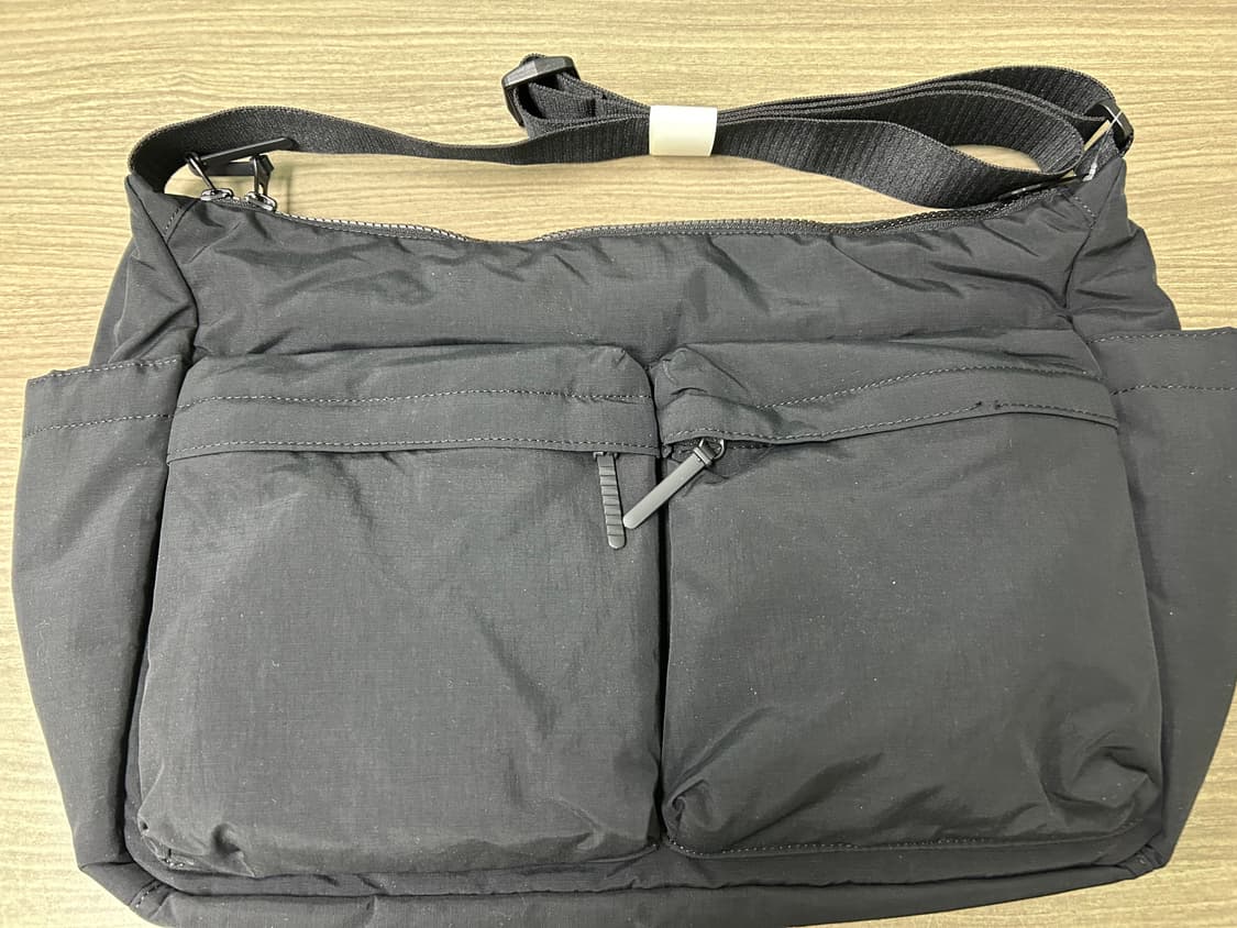 유니클로 멀티 포켓 숄더백 블랙 상품이미지1