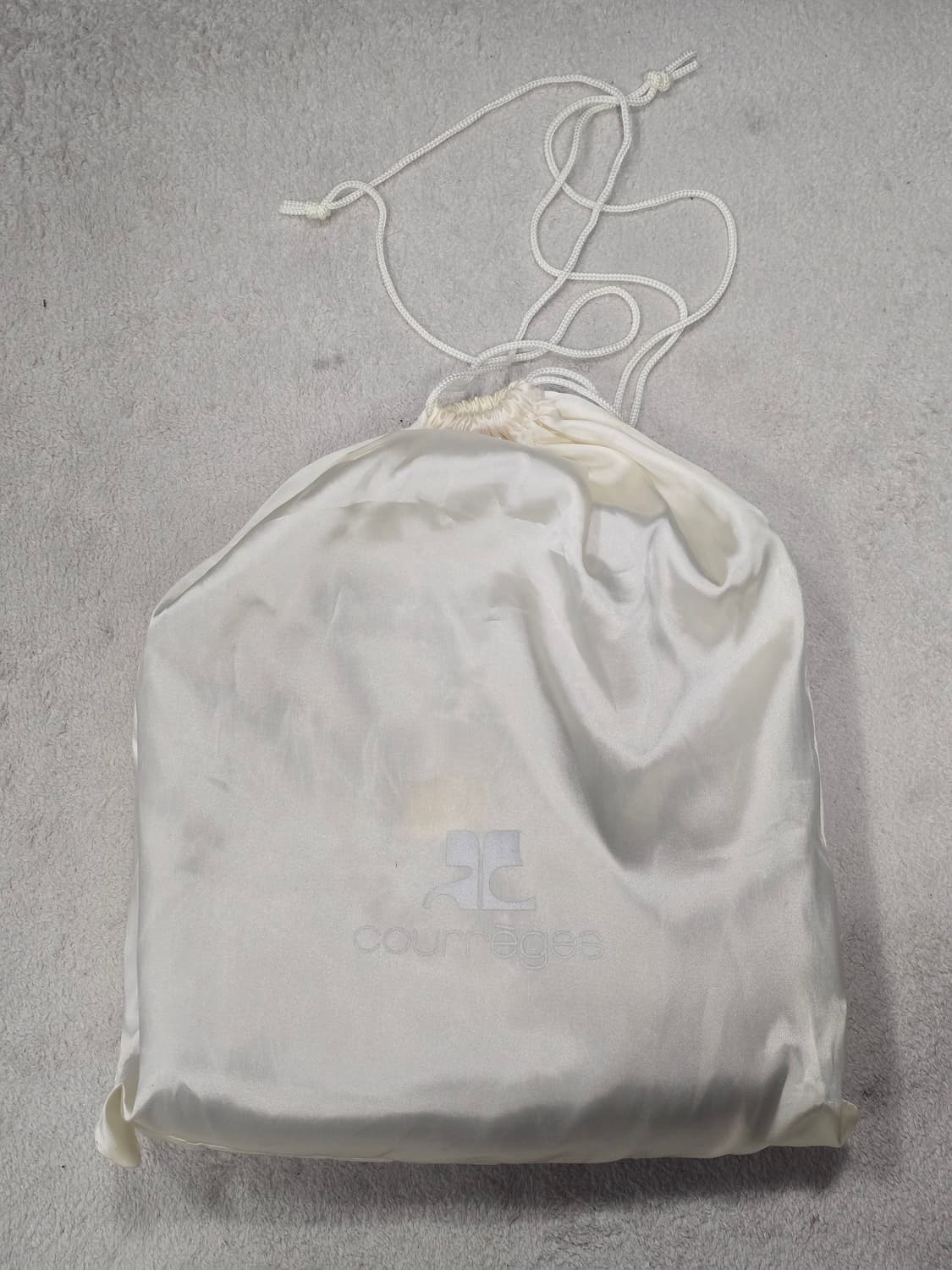 꾸레쥬 블랙 레더 금장 숄더백  상품이미지5