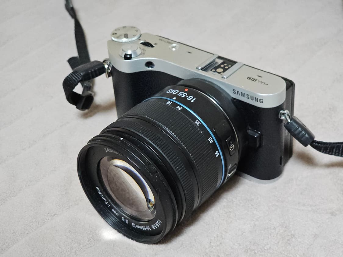 삼성 NX300M 미러리스 카메라와 18-55mm 렌즈 상품이미지3