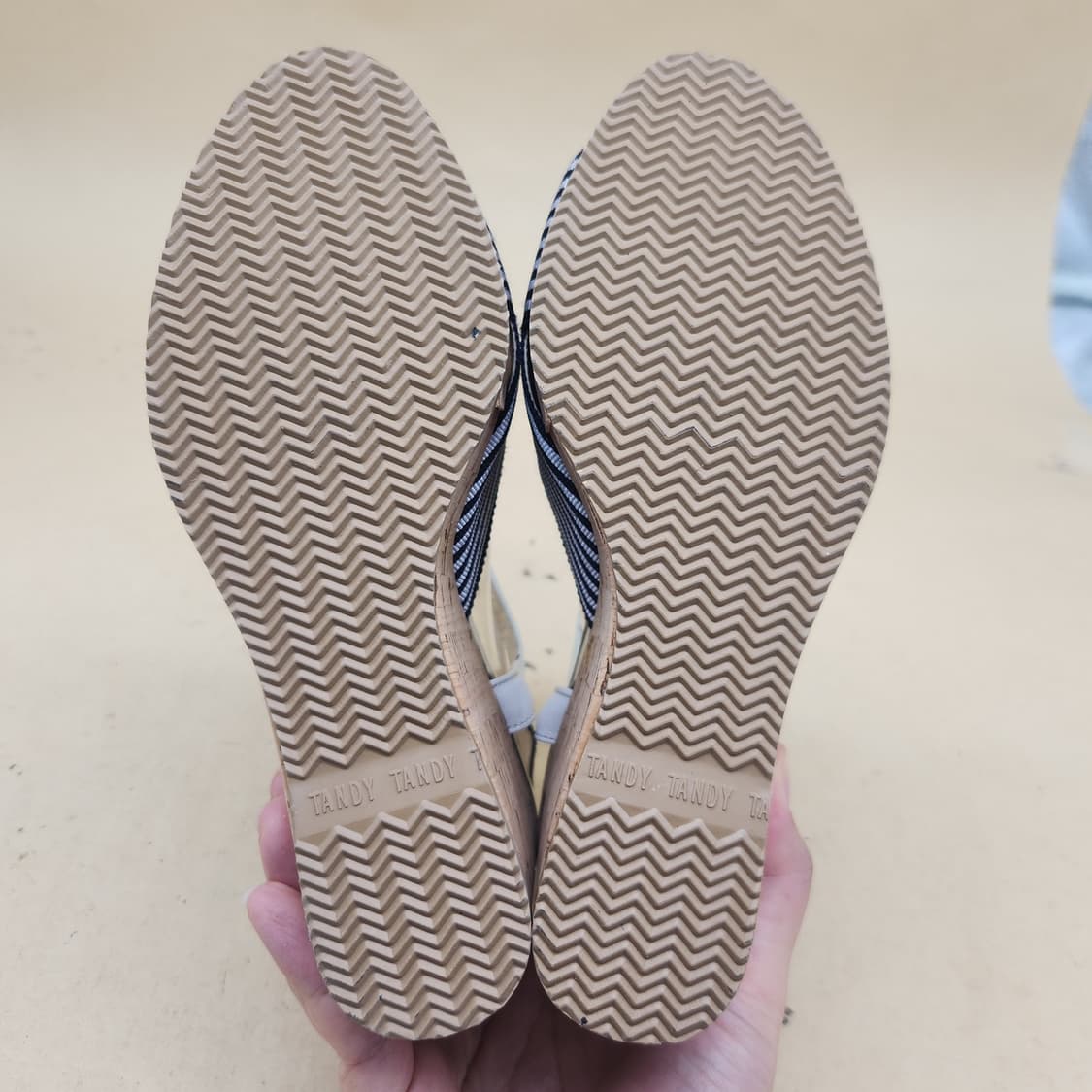 탠디 여성웨지힐 샌들240 굽9.5 상품이미지3