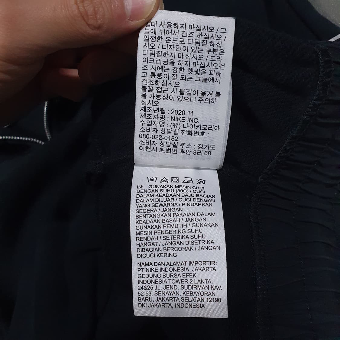 나이키 신형 NSW 아이콘 클래쉬 크롭 맨투맨 스웻셔츠 검흰 범고래 여성 상품이미지8