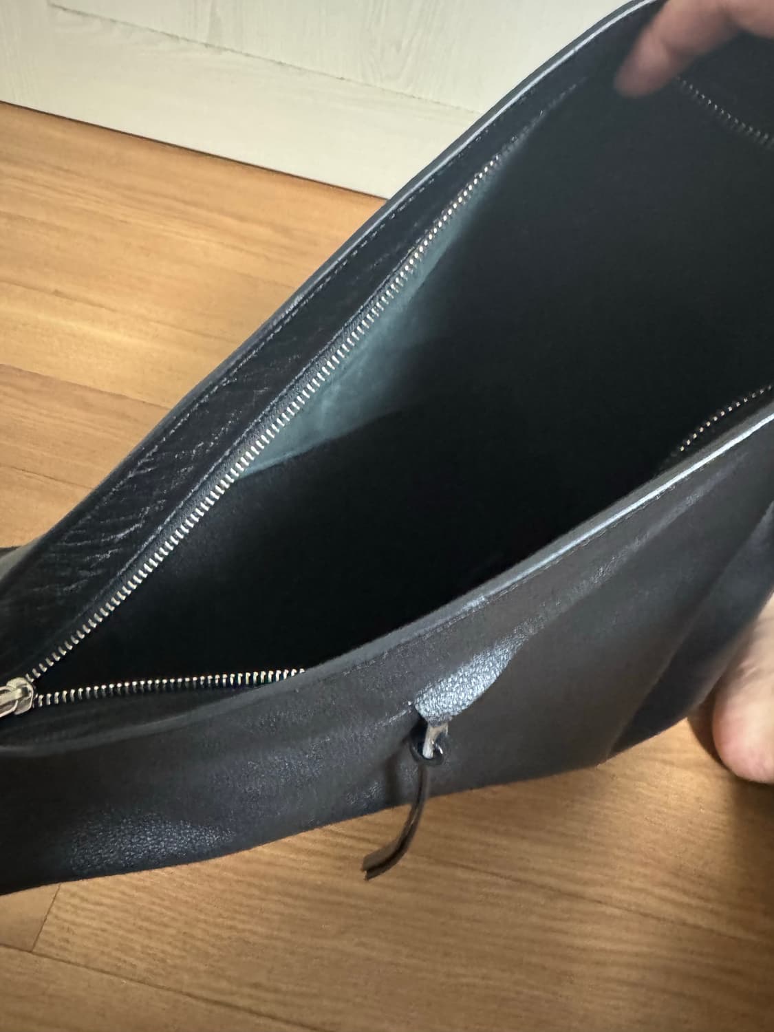 밈더워드로브 밈톤 슬링백 / 소가죽 상품이미지7