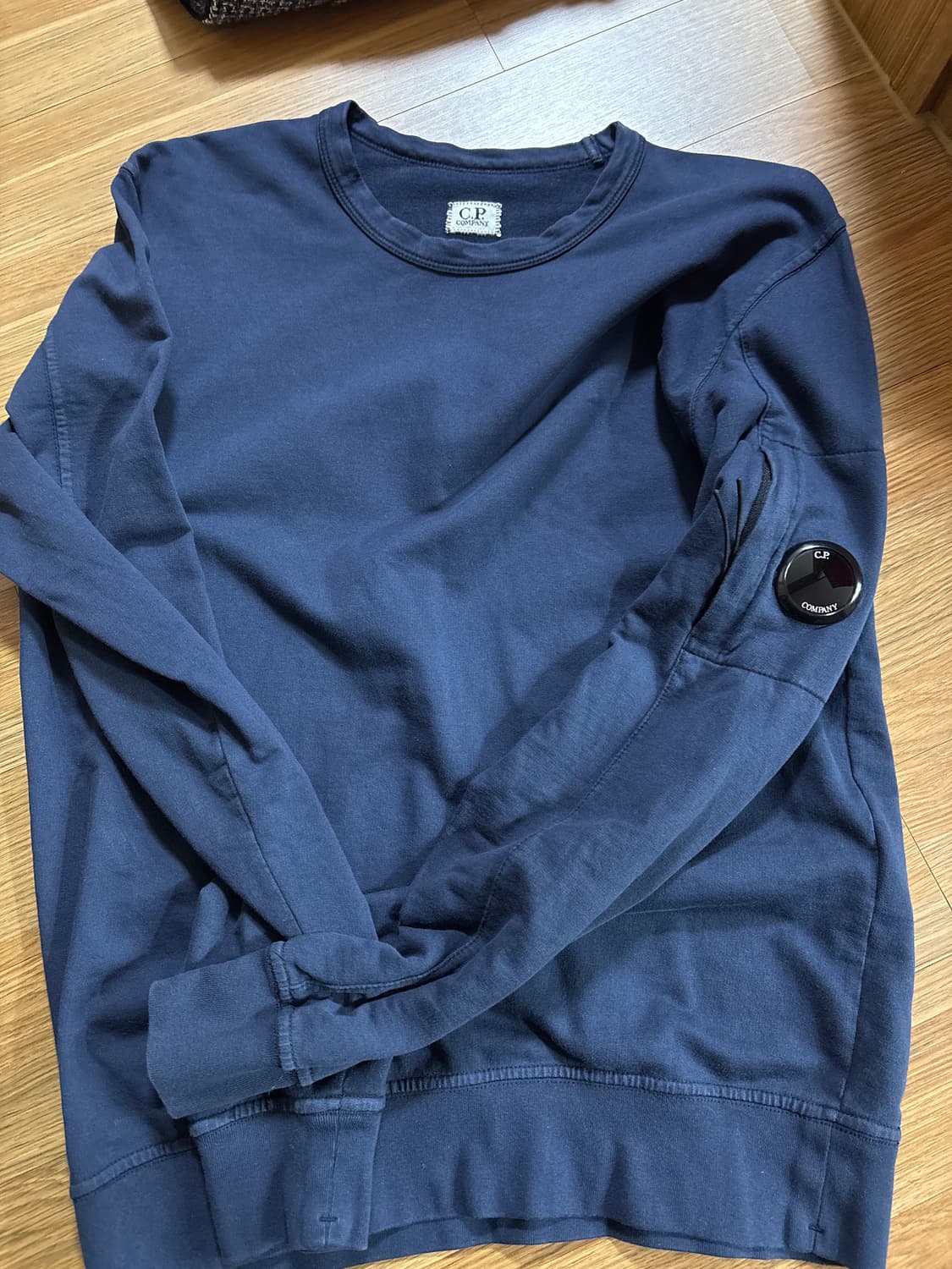 CP컴퍼니 맨투맨 상품이미지1