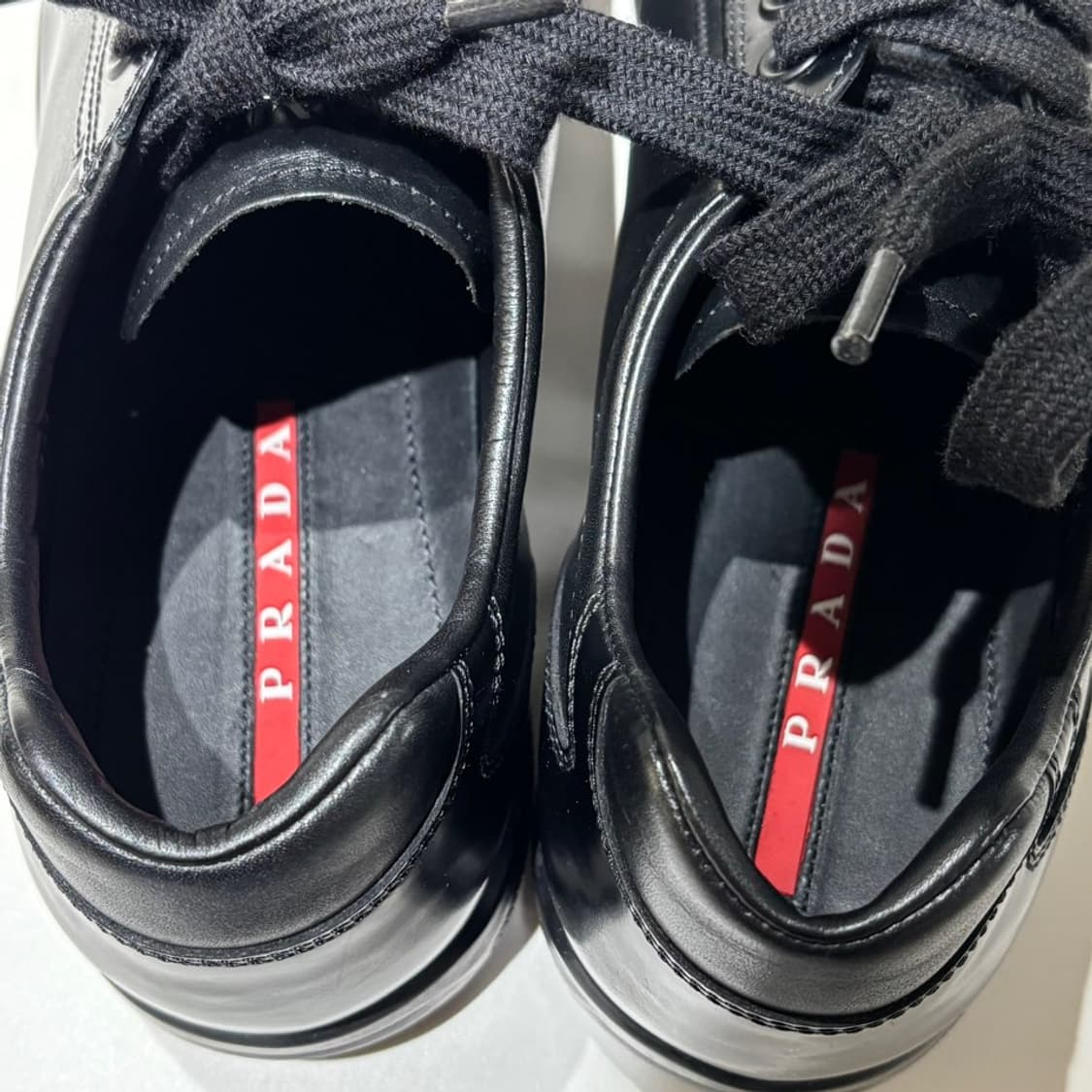 8.5) 프라다 블랙 레더 스니커즈 상품이미지4