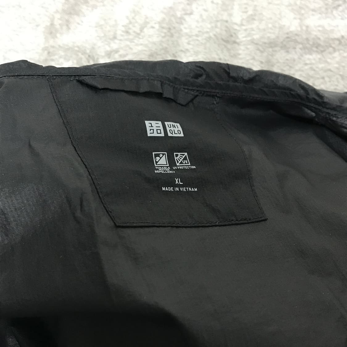 유니클로 경량 바람막이 XL사이즈 블랙 상품이미지2