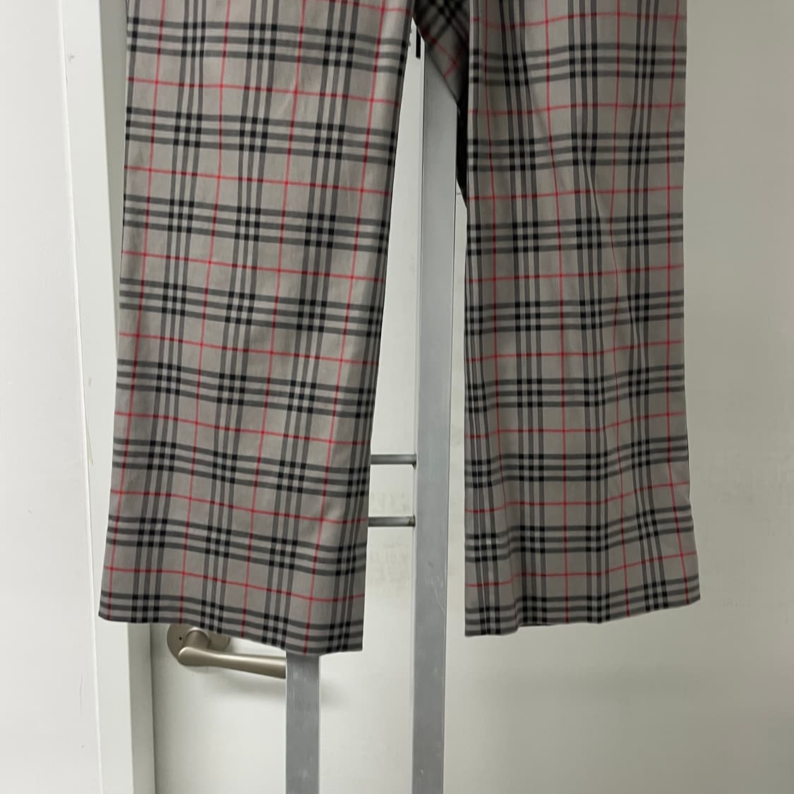 버버리 노바 체크 팬츠 그레이 6(W) 상품이미지3