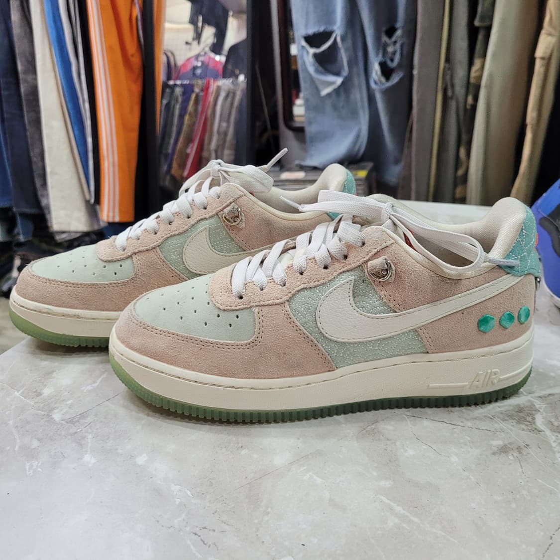 Nike 에어포스1 '07 LX 쉐이플리스 폼리스 리미티드리스 상품이미지2