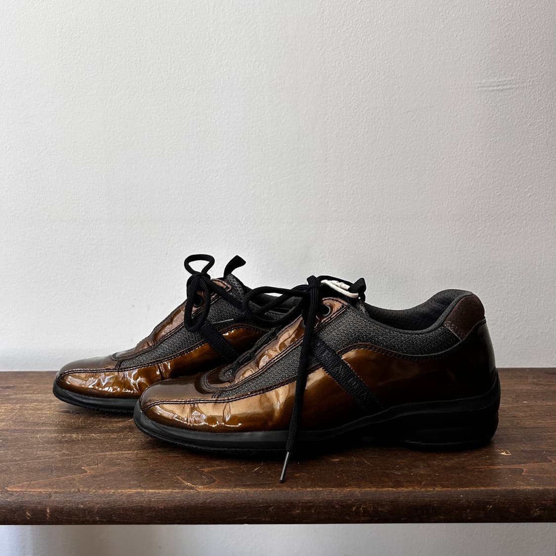 Logo Tape Enamel Mixed Sneakers 상품이미지4