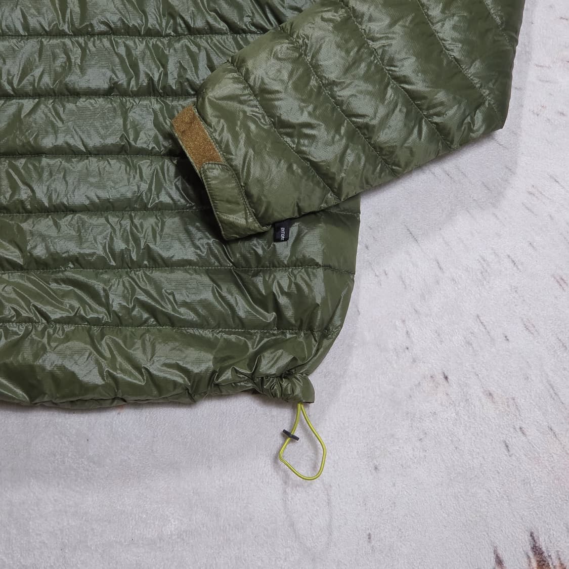 컬럼비아 투지퍼 티타늄 구스다운 경량 패딩 카키 상품이미지6