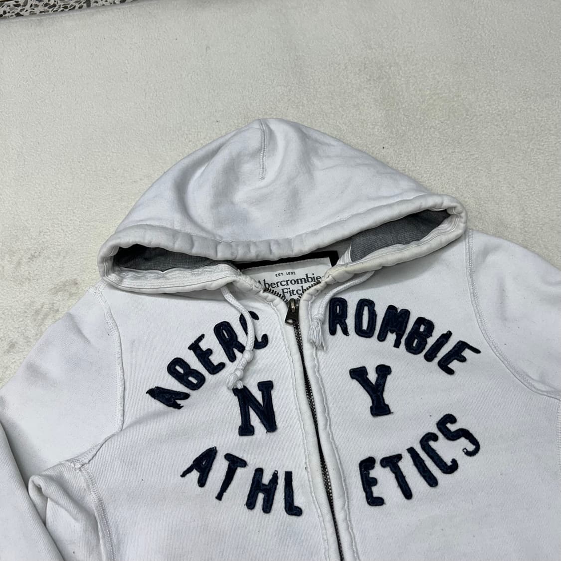 Abercrombie white hood zip-up 상품이미지5