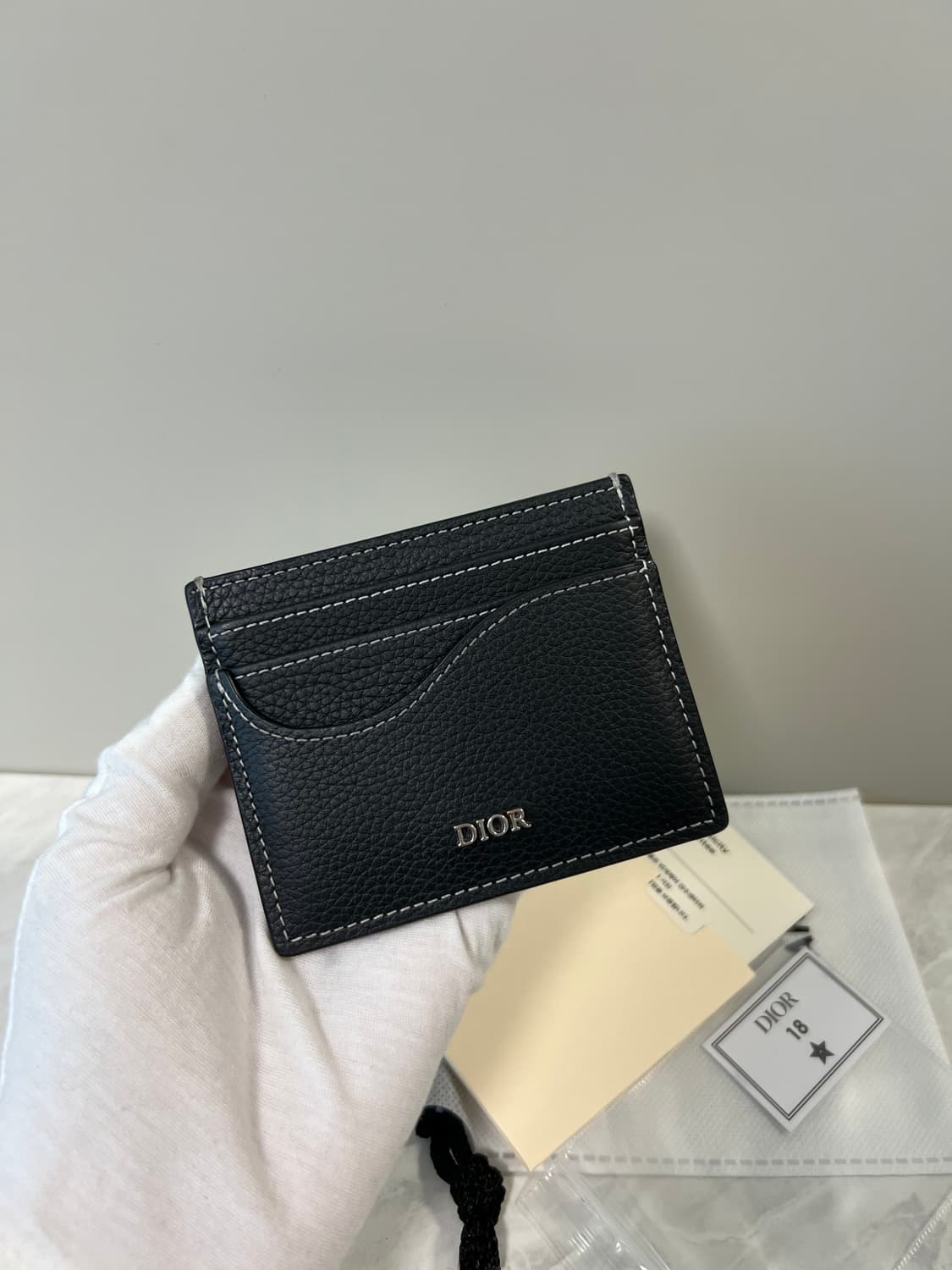 디올 새들 카드지갑 블랙 그레인 상품이미지1