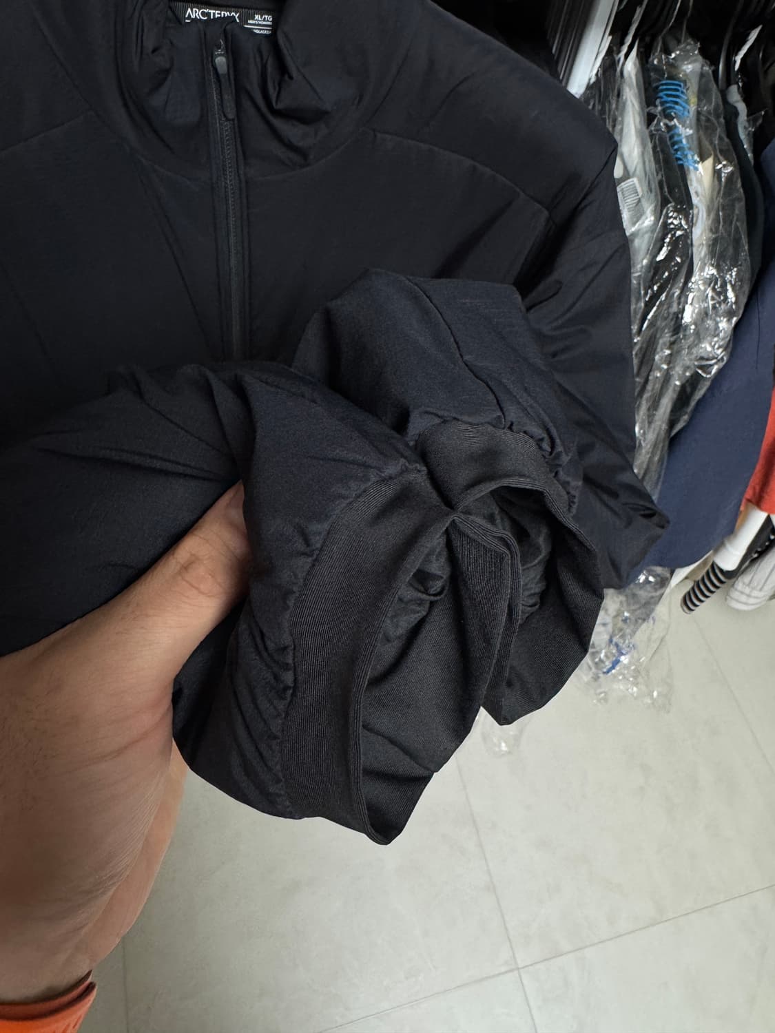 아크테릭스 아톰 AR 논후디 블랙 xl 상품이미지10
