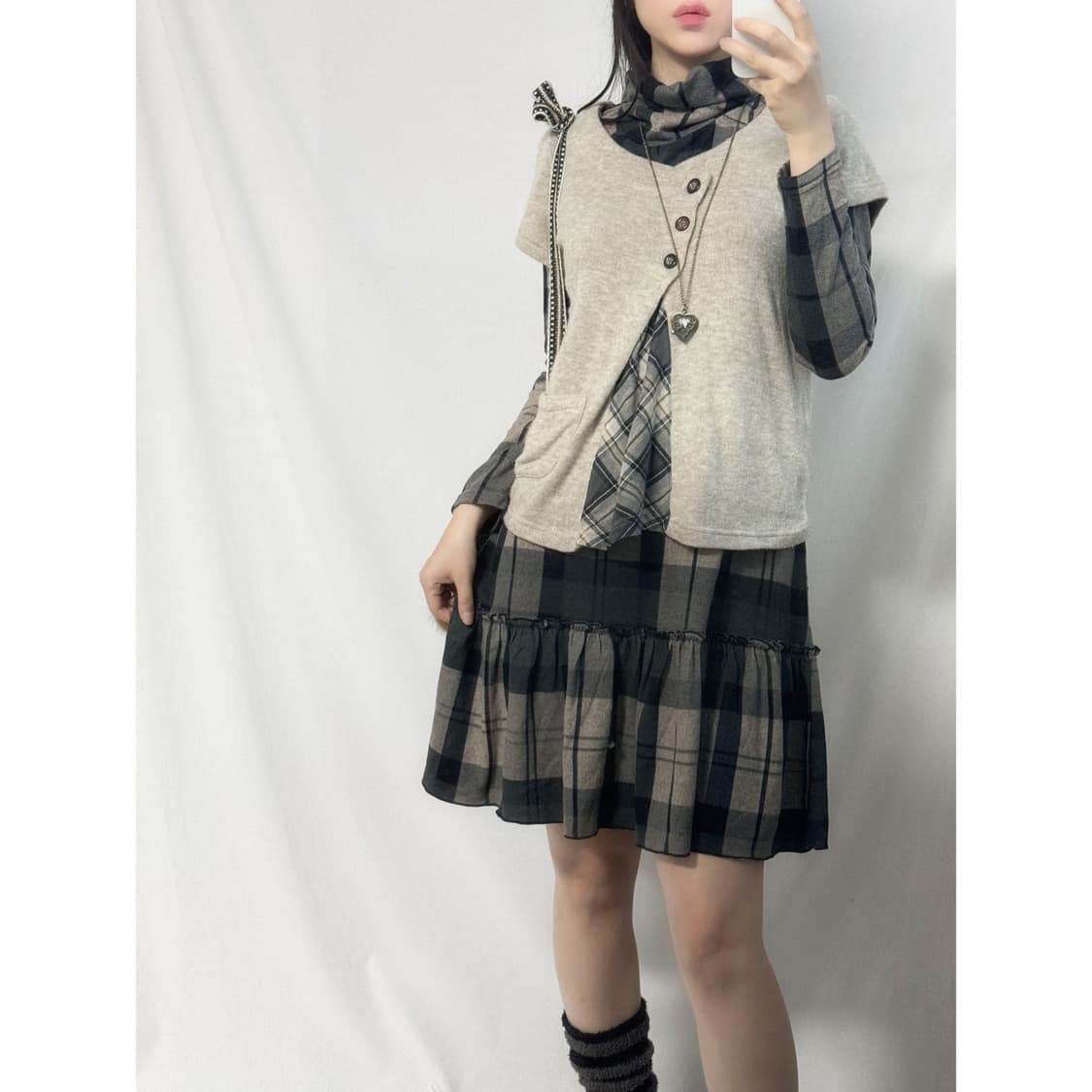 레이어드 언발 버튼 니트 탑 상품이미지1