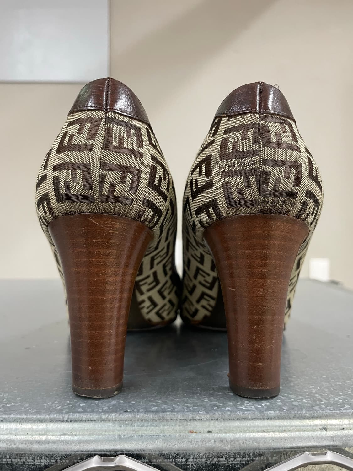 펜디 버클 펌프스 37.5 상품이미지3