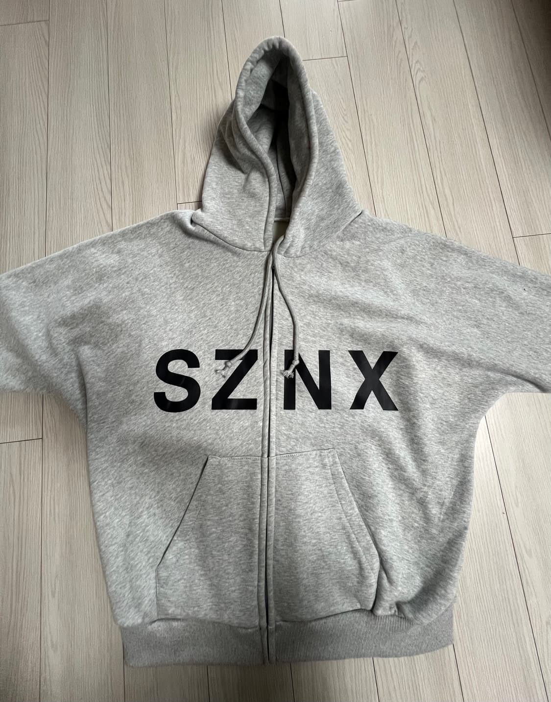 칸예 이지 코리아 한정 상품이미지1