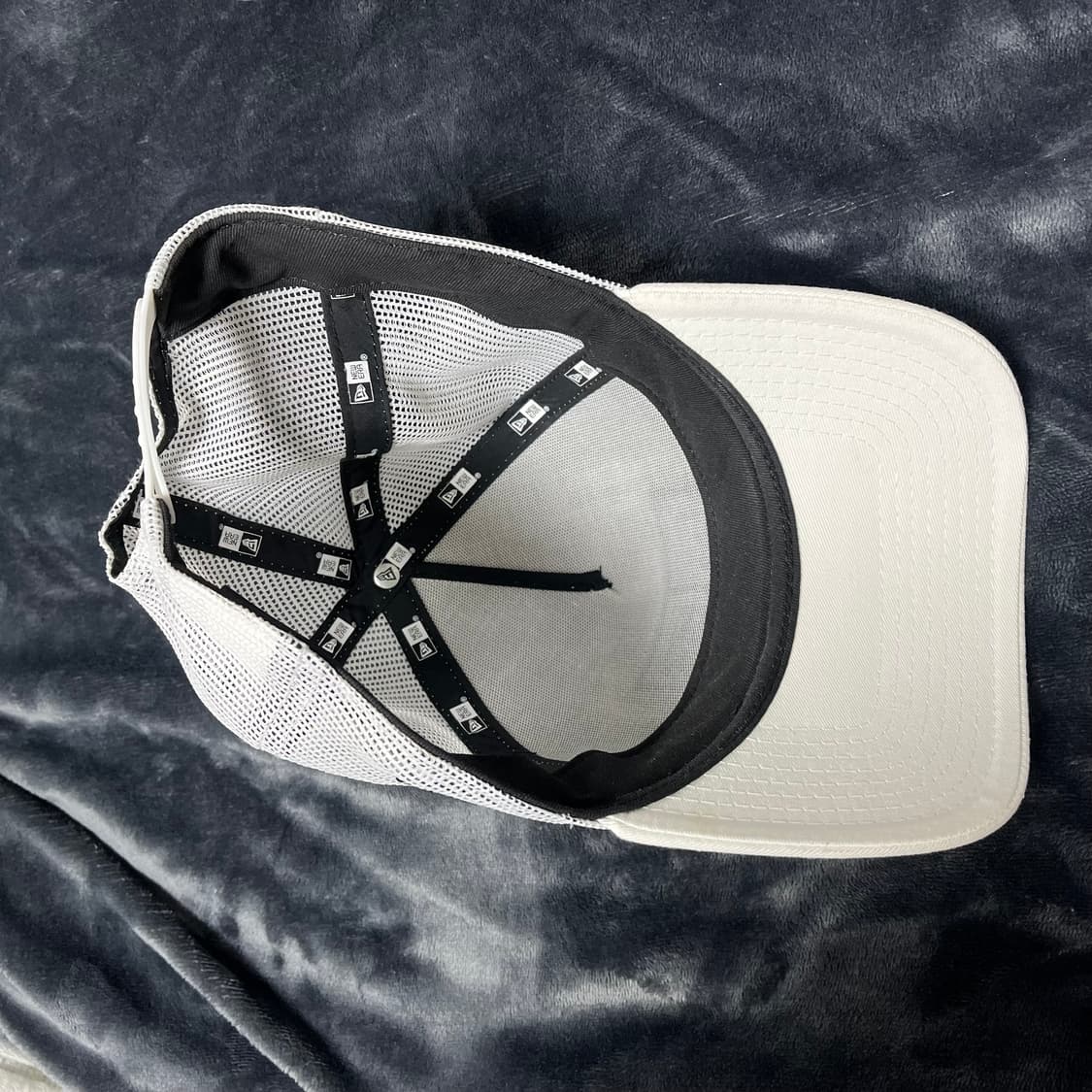 [새상품] 뉴에라 940 9FORTY 로고 메쉬 볼캡 (화이트) 상품이미지2