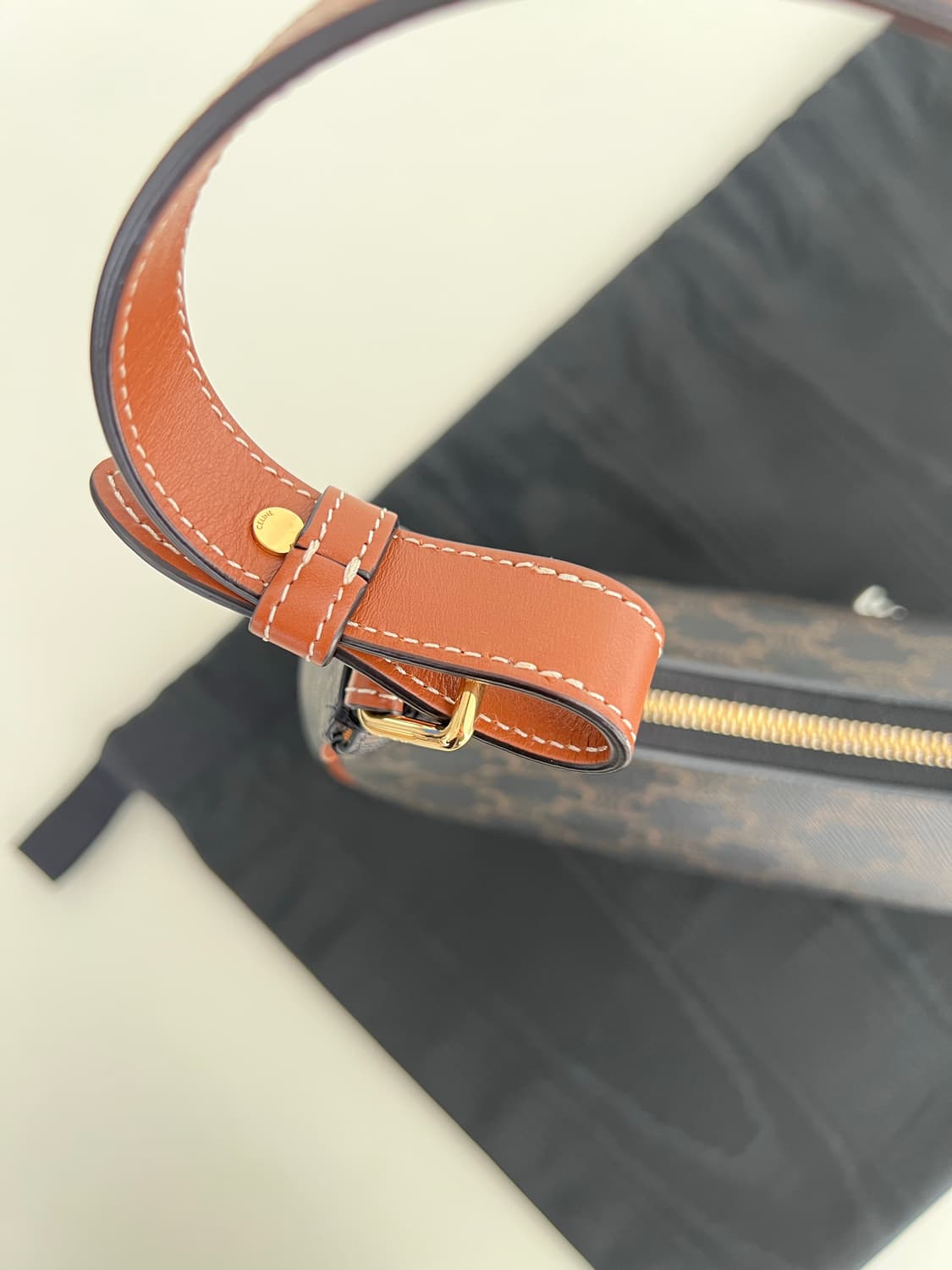 셀린느 아바백 미듐 상품이미지7