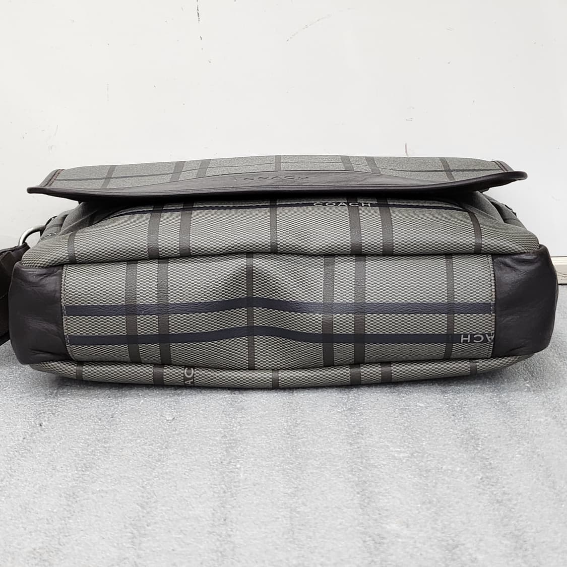 코치 남성용 가죽재질 메신저백  상품이미지8