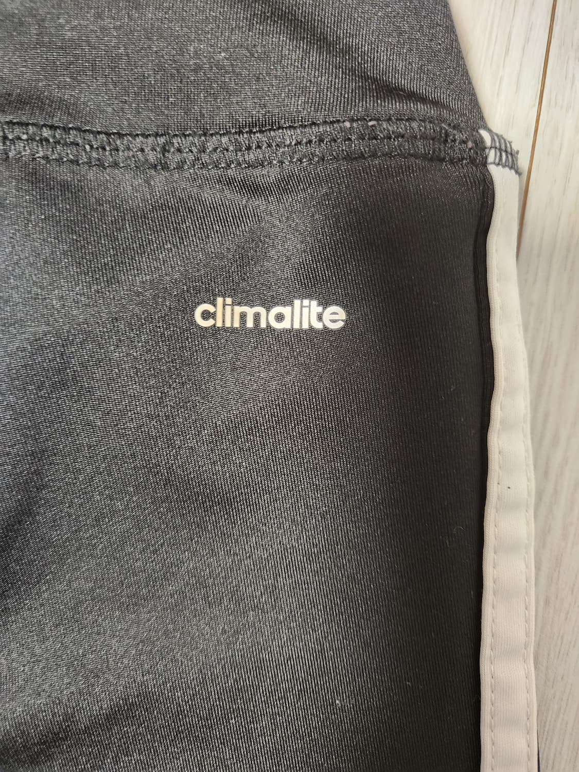 새상품급)아디다스 손나은 레깅스 aj9366 사이즈s

여러 중고사이트에 상품이미지2