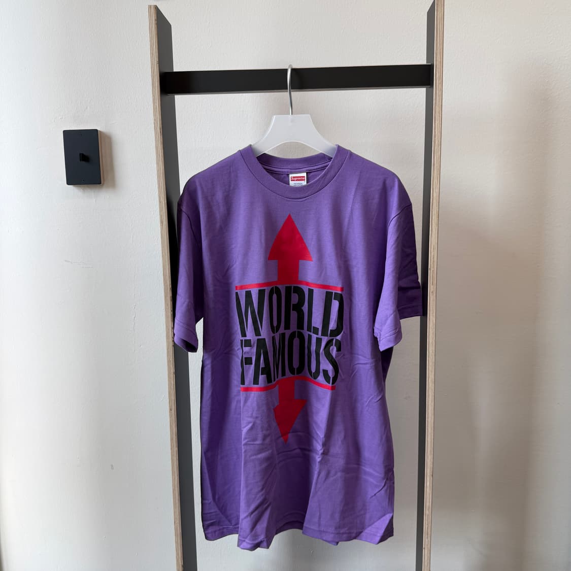 슈프림 월드 와이드 로고 티셔츠 퍼플 상품이미지1