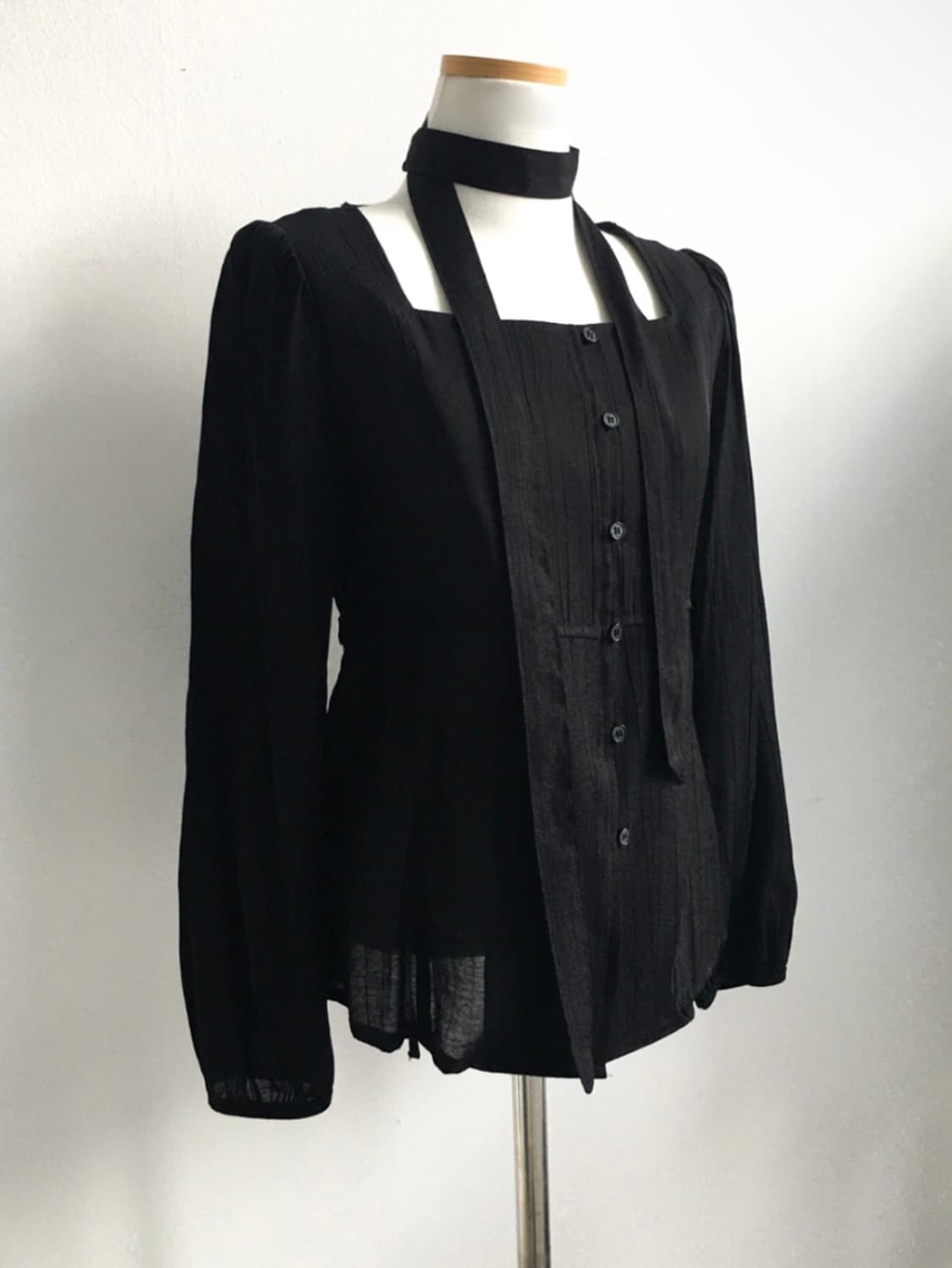 노비카야 Elena scarf blouse 블라우스 블랙 상품이미지4