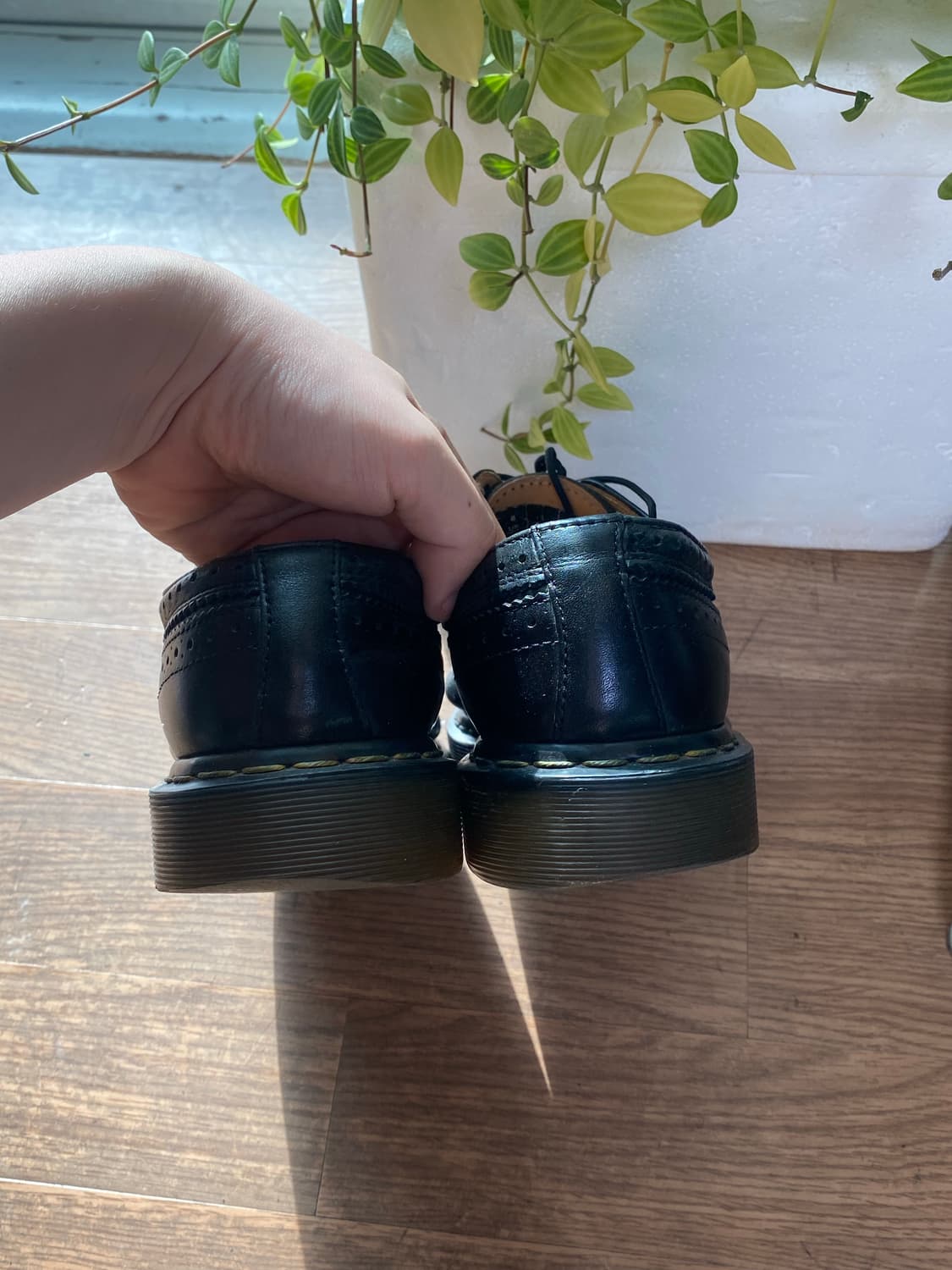 닥터마틴 윙팁 검정 상품이미지3