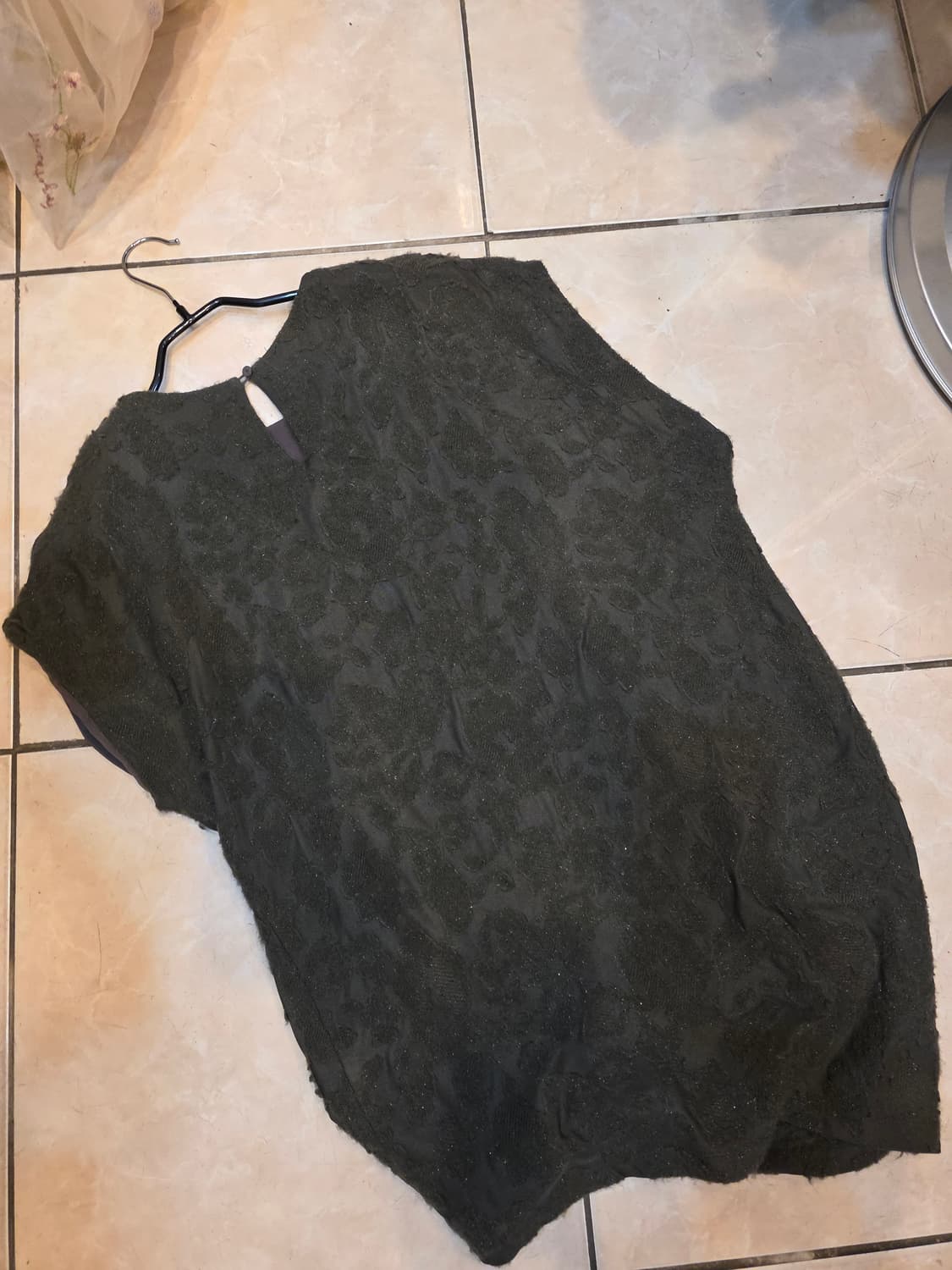 르베이지 딥그네이 엠보싱 블라우스 상품이미지5