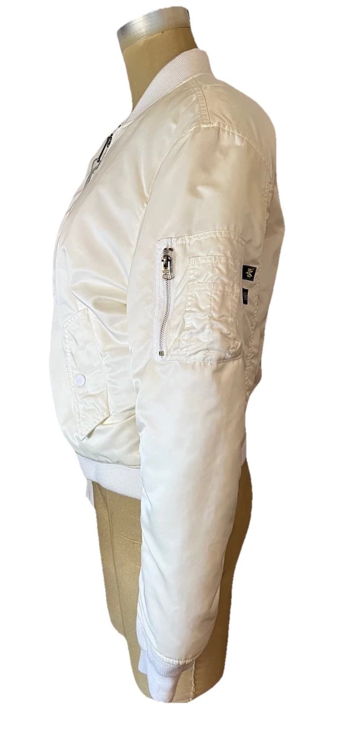 알파 인더스트리X오프닝 세레모니 아이보리 슬림 핏 플라이어스 봄버 재킷 상품이미지3