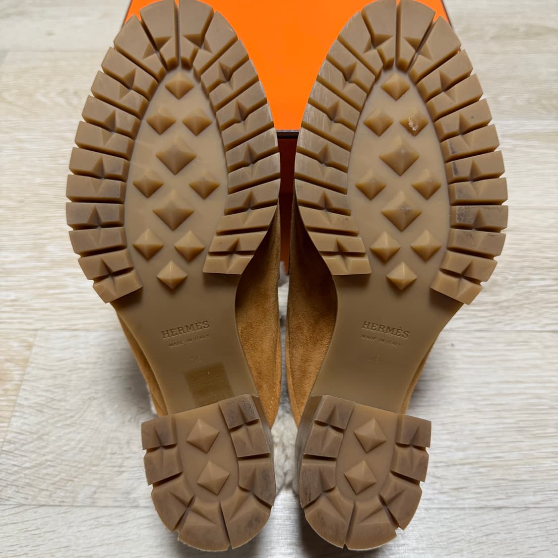 [S+급/36] 에르메스 플로레 60 시어링 스웨이드 뮬 상품이미지9