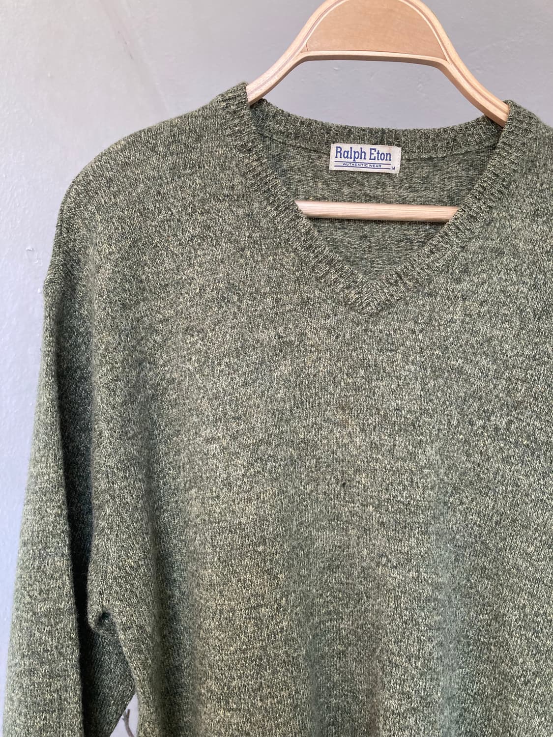 울 100% 쑥색 브이넥 니트 상품이미지2