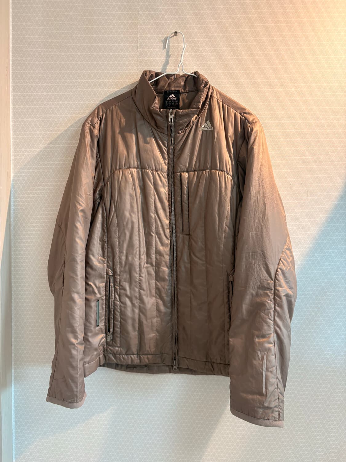 Adidas Japan 경량 패딩 상품이미지1