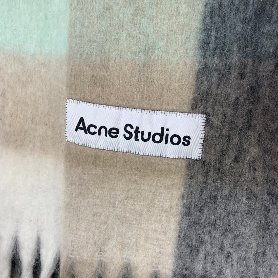 아크네 스튜디오 머플러 상품이미지2