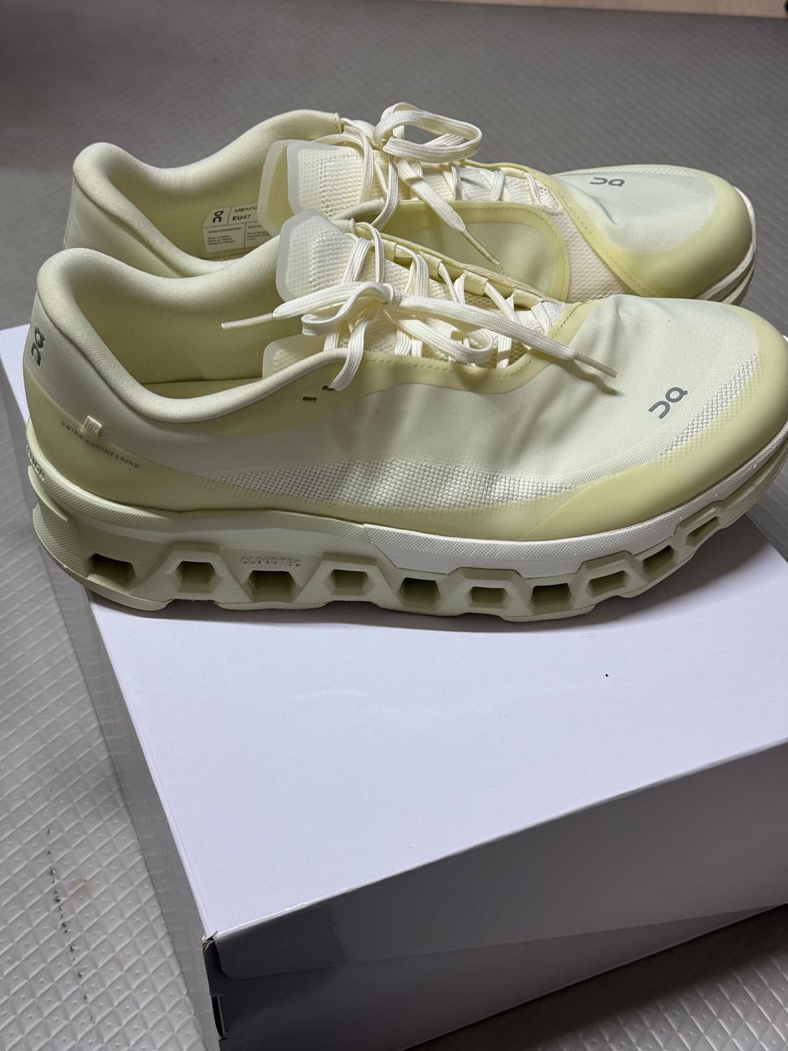 온러닝 파프2 시들링화이트 300 팝니다. 상품이미지5