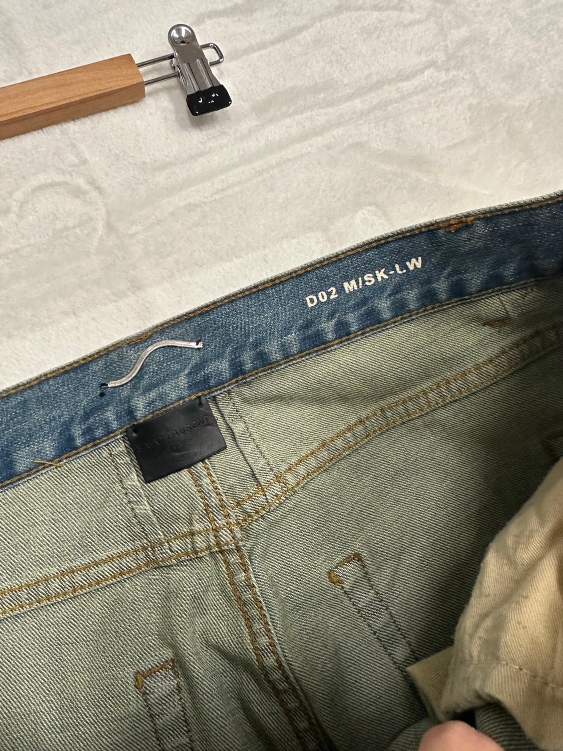 (30)생로랑 15AW 디스트로이드 워싱 데님 팬츠 상품이미지6