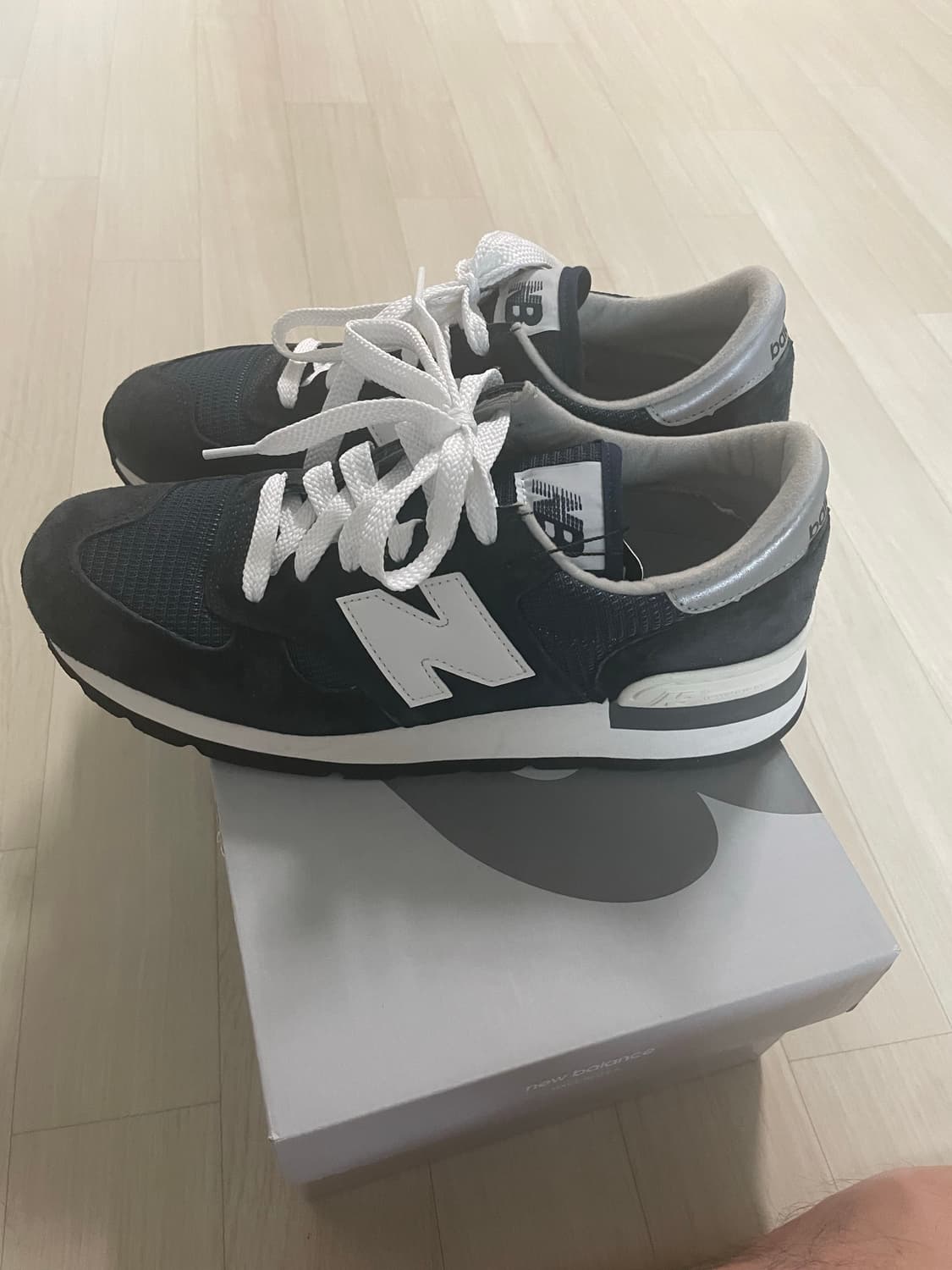 뉴발란스 990v1 miu 네이비 260팝니다 상품이미지1