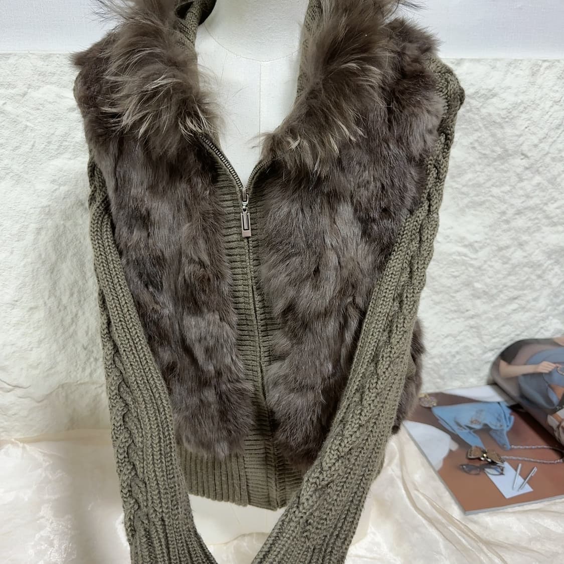 빈티지 올리브 그린 라쿤퍼후드 토끼털 꽈배기 니트자켓 후드집업 상품이미지3