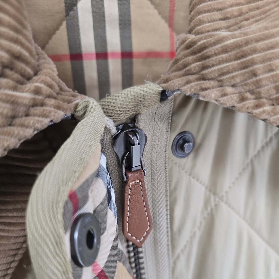 버버리 여성 퀼팅 자켓 xxs사이즈 판매 상품이미지4