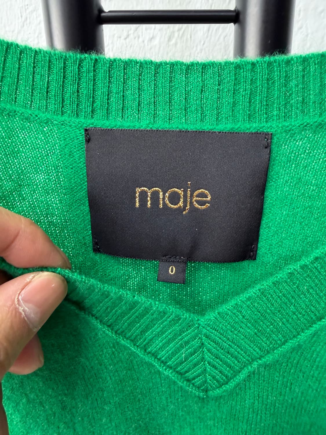 정품) 마쥬 루즈핏 자수로고 캐시미어100 니트 0 상품이미지6