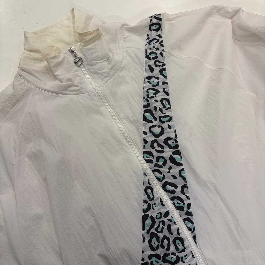 [XL] 나이키 레오파드 스우시 바람막이 화이트 B404 상품이미지3