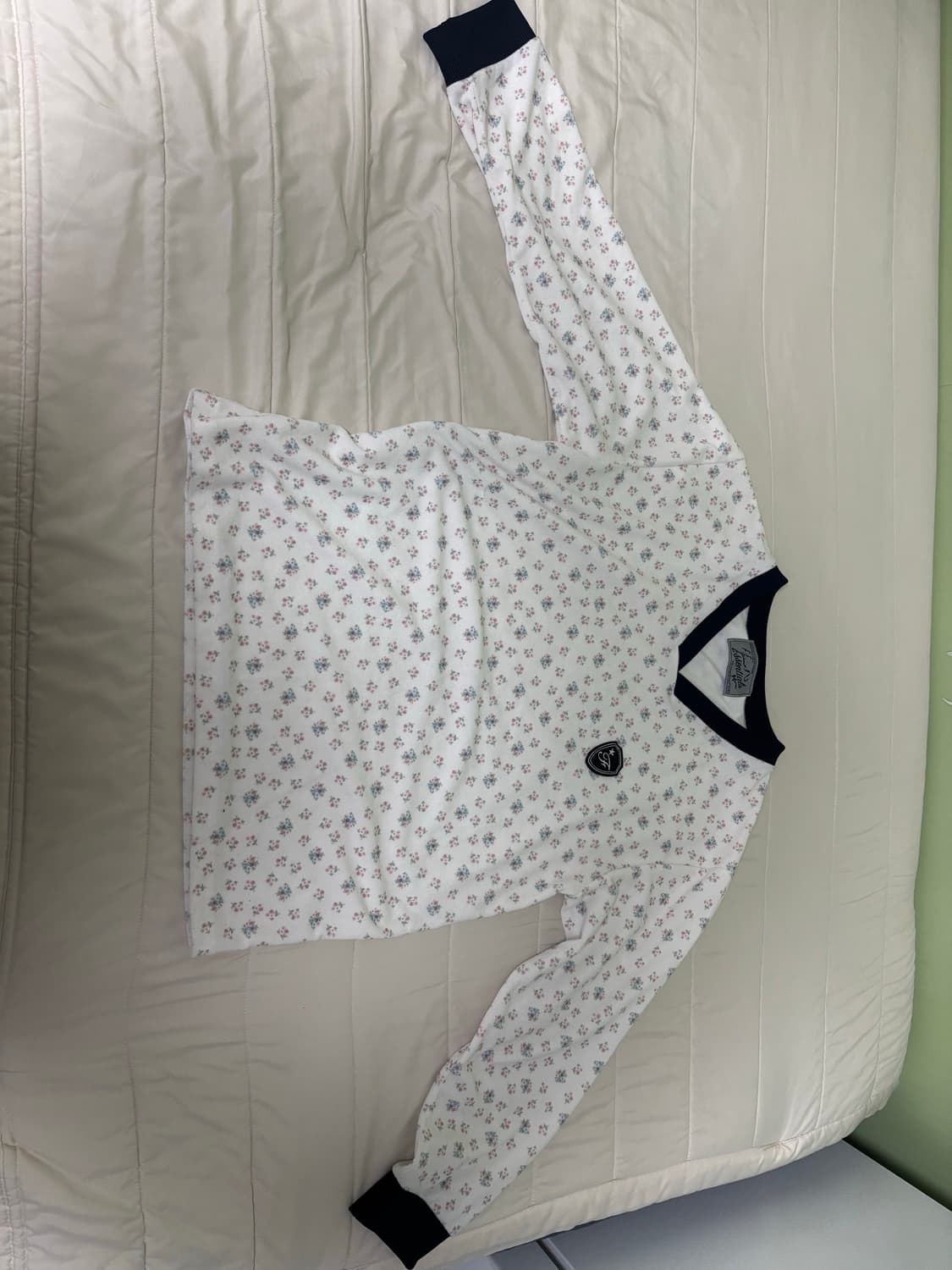 샵페어리 브이넥 플라워 티셔츠 상품이미지4