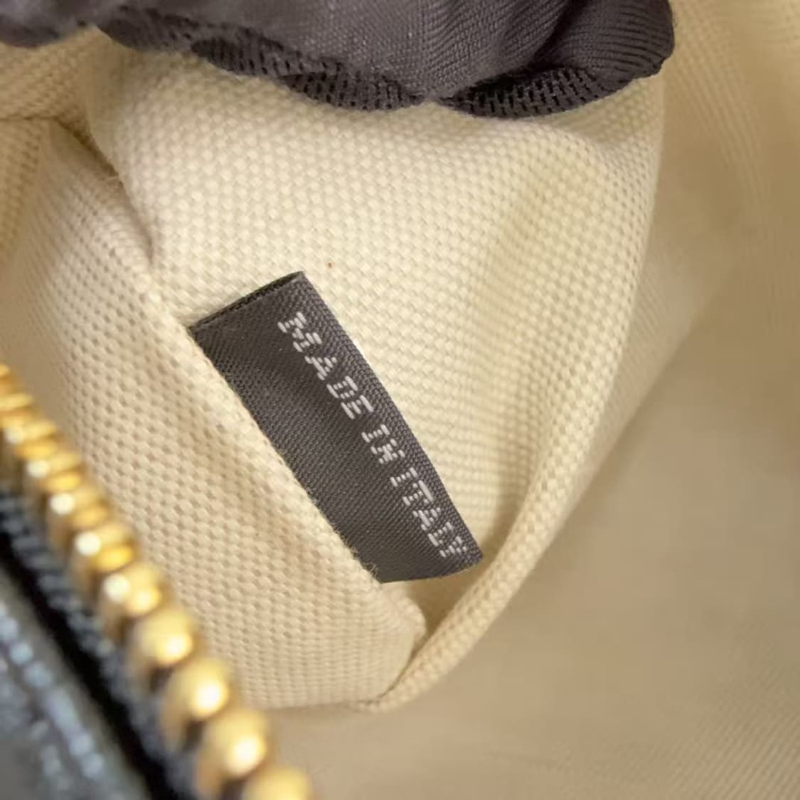 미우 미우 나파 레더 미니 파우치 상품이미지4