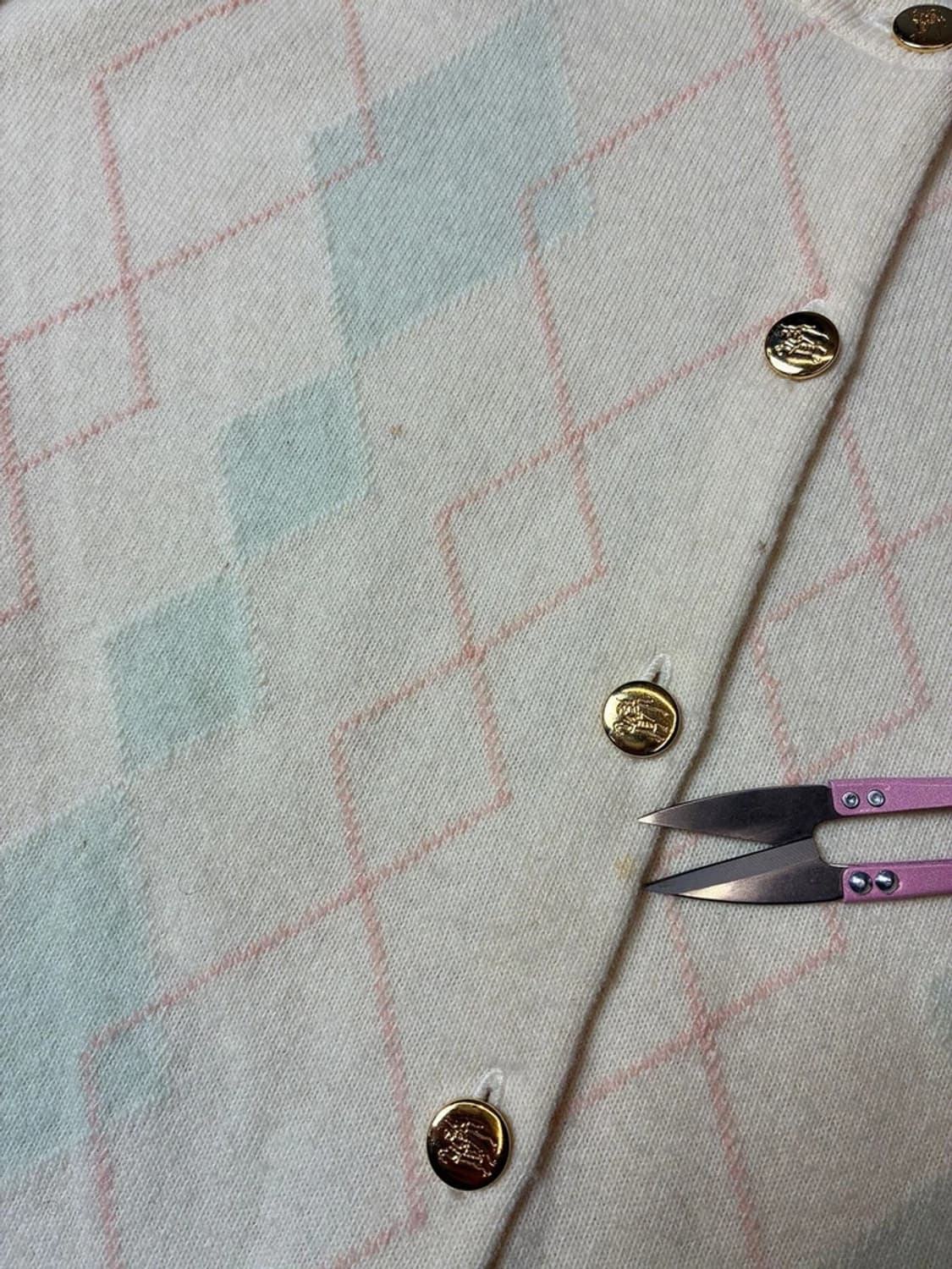 버버리 90'S 아가일 금장 버튼 램스울 니트 가디건 PN7000 상품이미지4