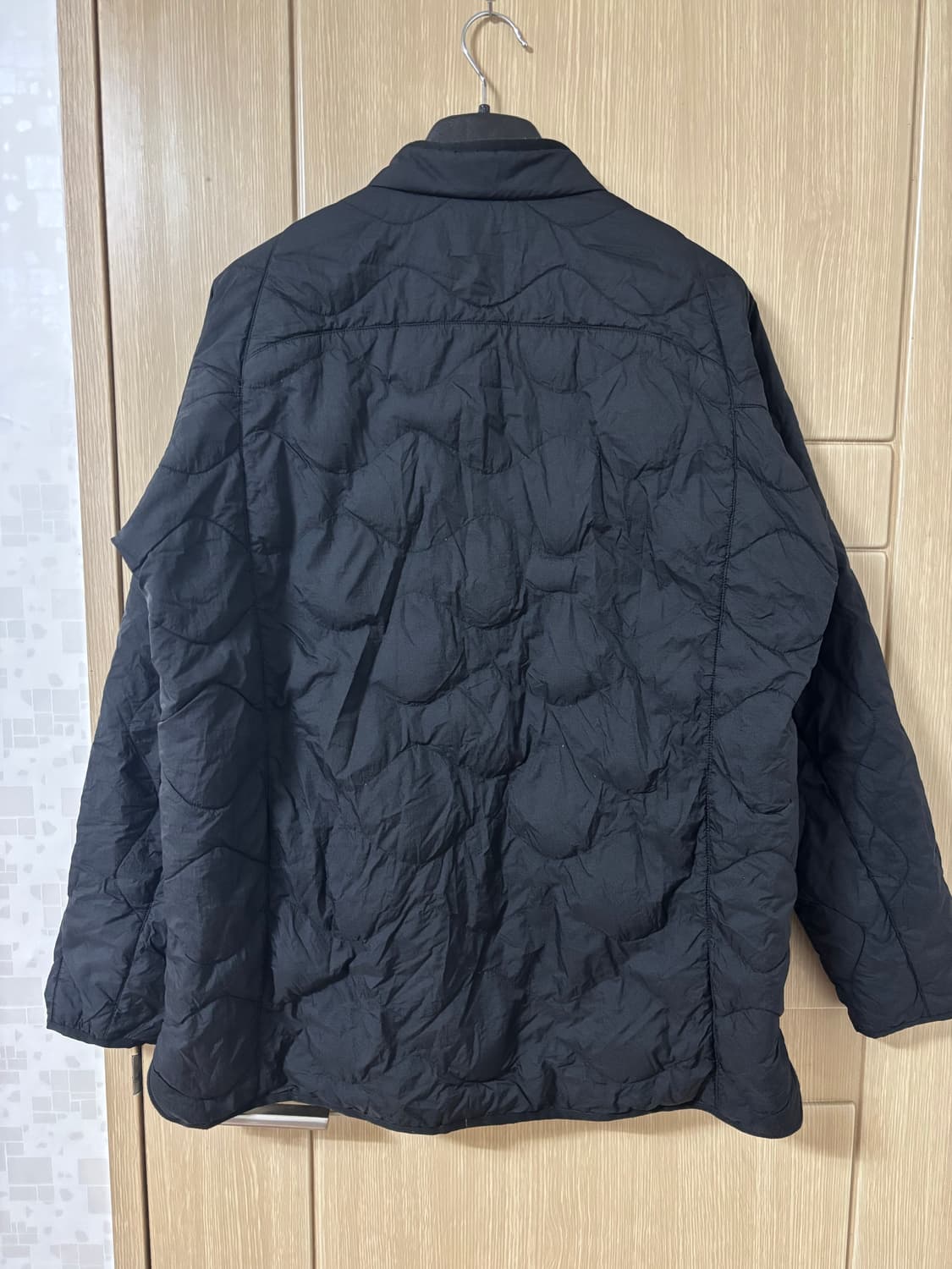 유니클로 화이트마운티어링 경량패딘 상품이미지4