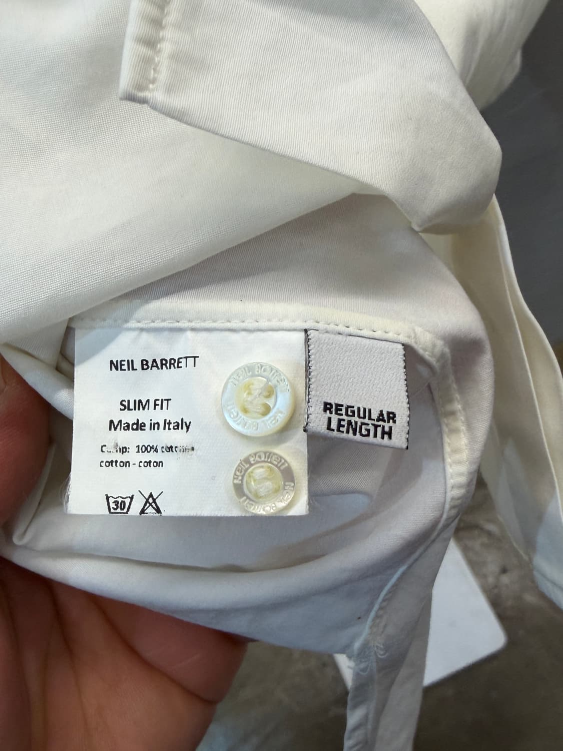 닐바렛 화이트 슬림핏 셔츠 상품이미지5