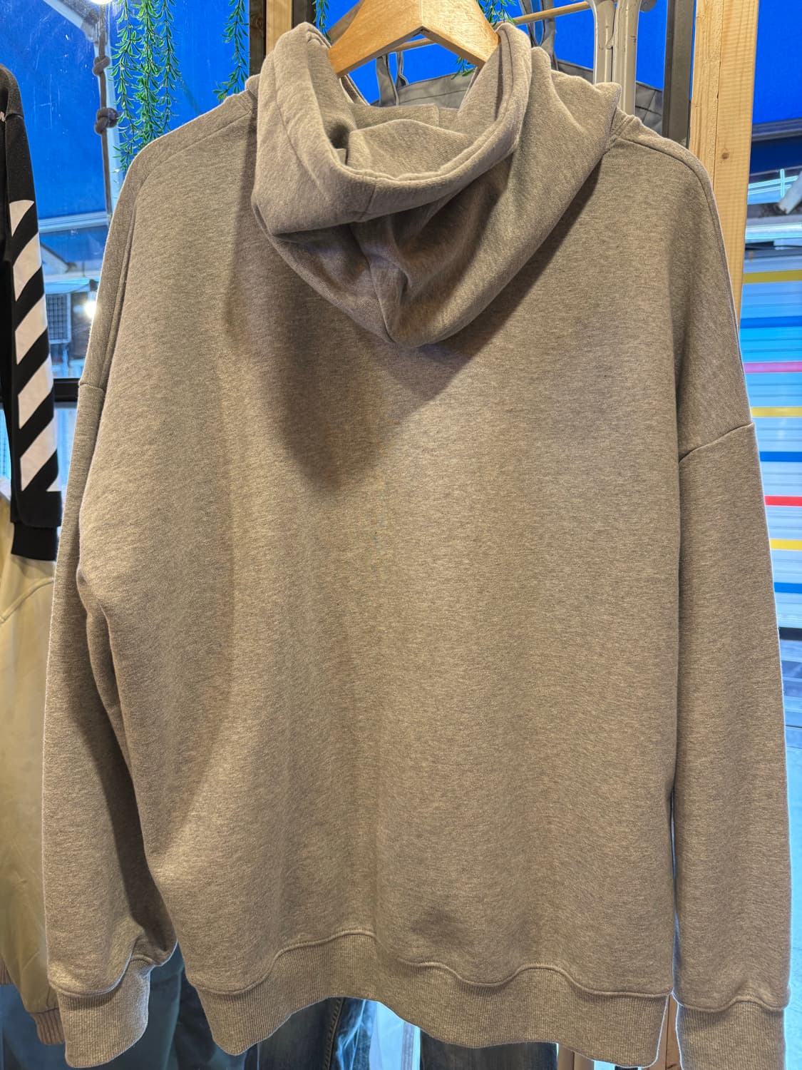 필루미네이트 그레이 후드티 상품이미지4